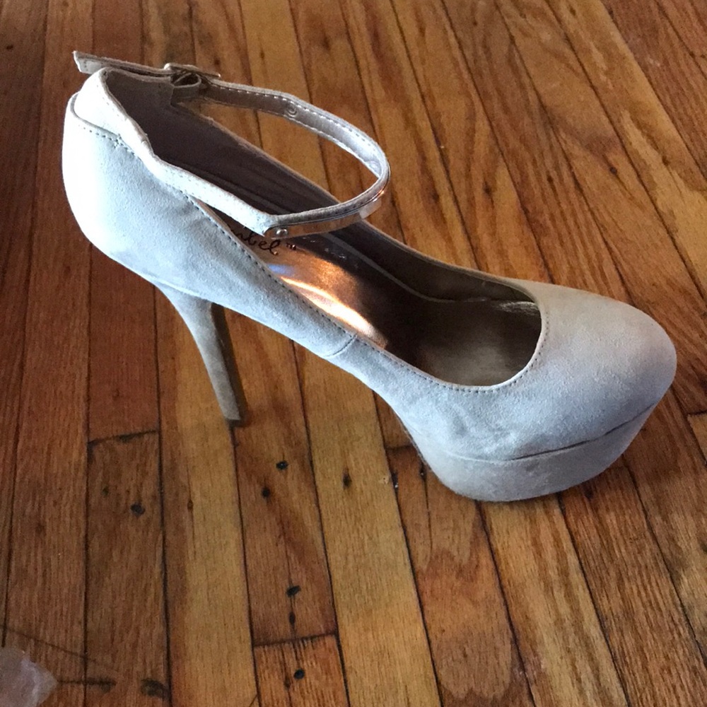Shoes - Picture 2 of 4